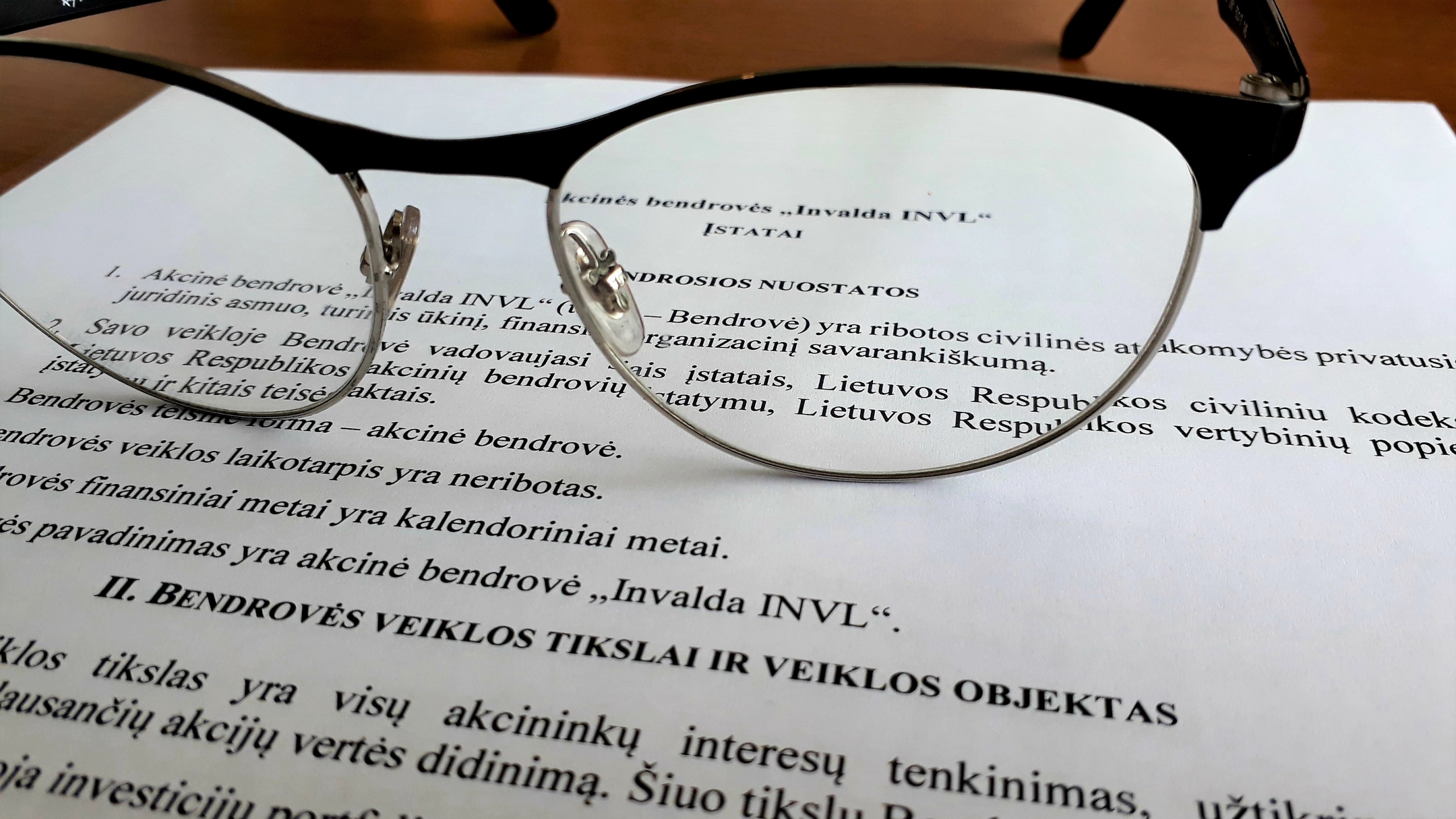 A new wording of Articles of Association of Invalda INVL has been registered. The issued shares were acquired by the group’s employees